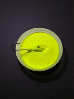 GUMOVÁ BARVA NA JIGOVÉ HLAVIČKY UV YELLOW 80G